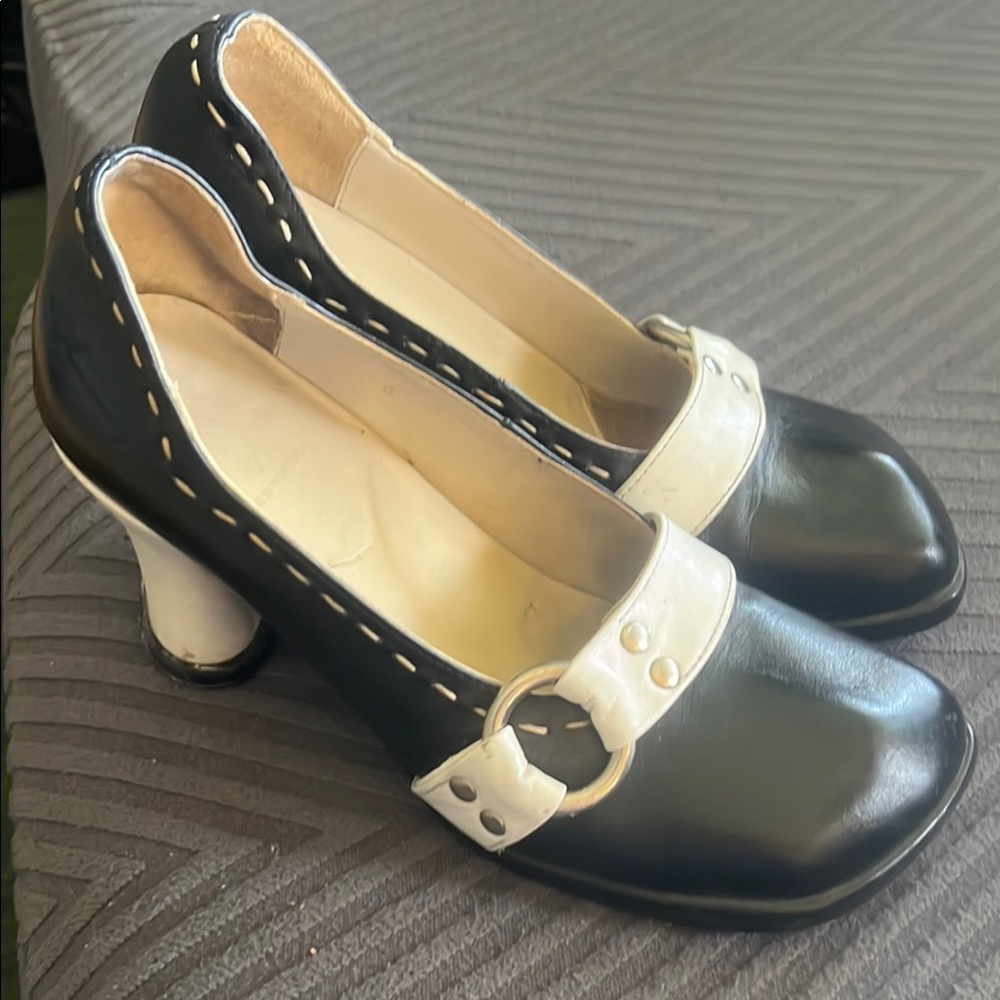 John Fluevog Black and White Vanny Heart Shaped Heels Women’s 6